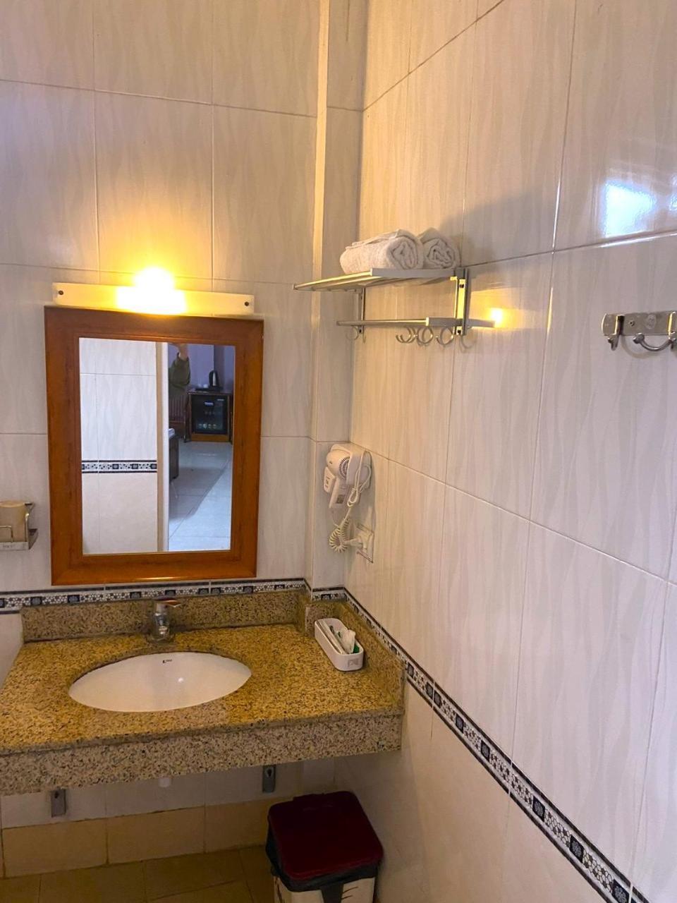 Hong Ha Airport Hotel Thach Loi Exterior photo